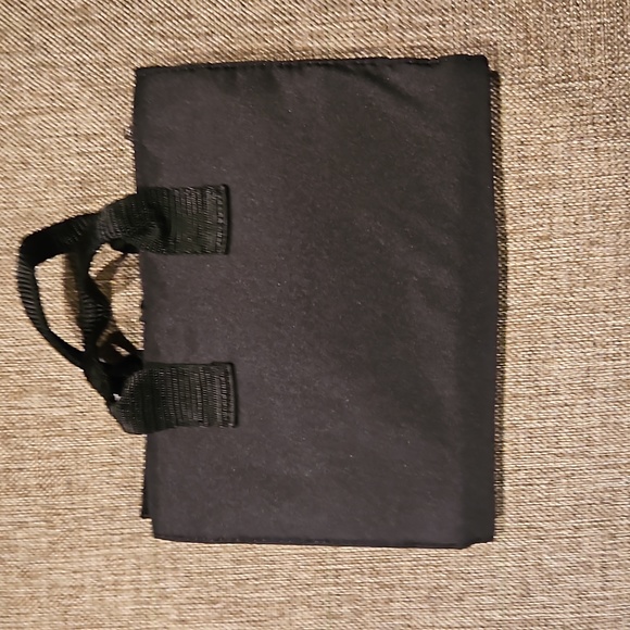 Mary Kay makeup brushes and makeup bag - Picture 6 of 6